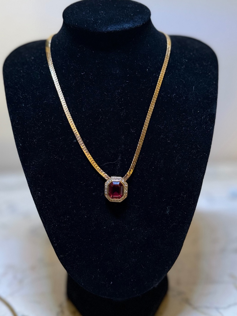 Nina Ricci Gold Elegant Necklace